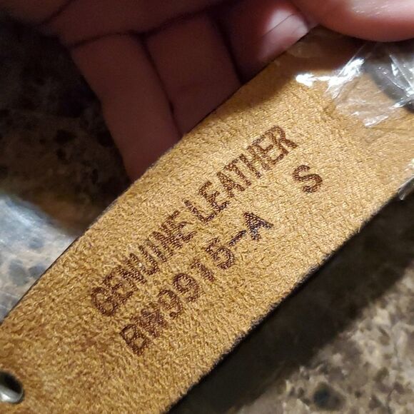 1.5 inch wide brown riveted belt - Picture 4 of 4